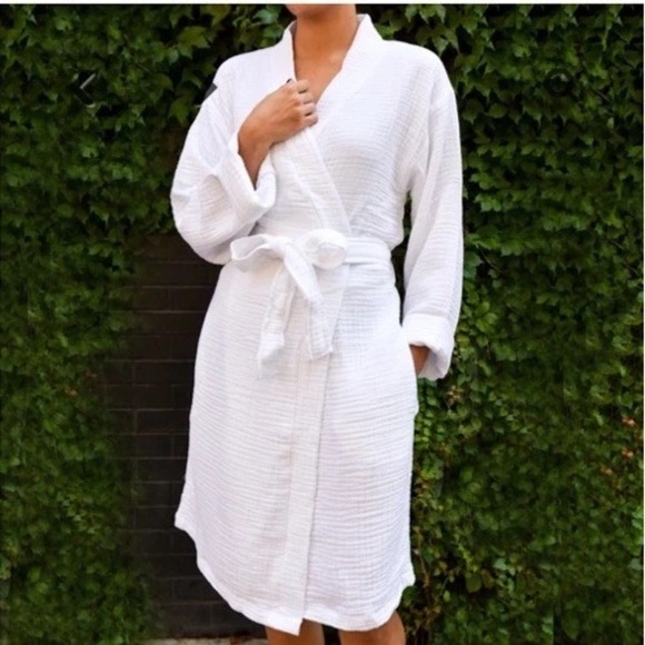 Olive & Loom White Bathrobe S/M Signature Spa Turkish Cotton Gauze Pockets Belt